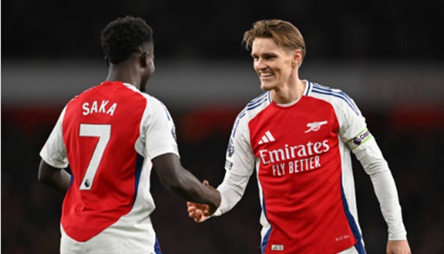 Odegaard trở lại giúp lối chơi Arsenal thêm phần sáng tạo.